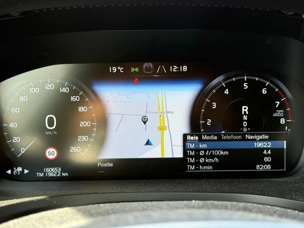 T6 Twin Engine AWD Momentum Pro | Trekhaak | Parkeercamera | Apple Carplay | Digital Cockpit |