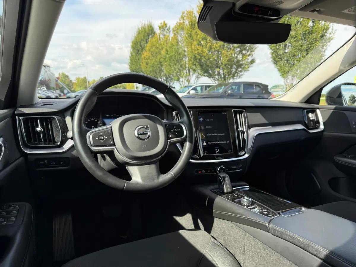 T6 Twin Engine AWD Momentum Pro | Trekhaak | Parkeercamera | Apple Carplay | Digital Cockpit |