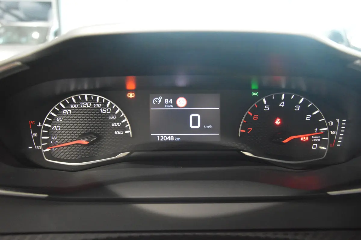 1.2 Style 100 BENZINE - HANDGESCHAKELD - AIRCO