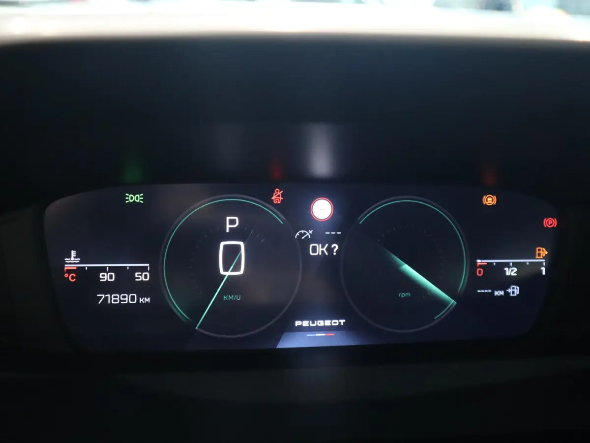 Active Pack Business - APPLE CARPLAY/ANDROID AUTO - LM VELGEN - DUAL ZONE CLIMATE