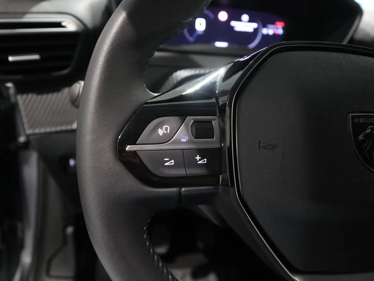 Allure - CAMERA VOOR EN ACHTER - DRAADLOZE APPLE CARPLAY / ANDROID AUTO - NAVIGATIE