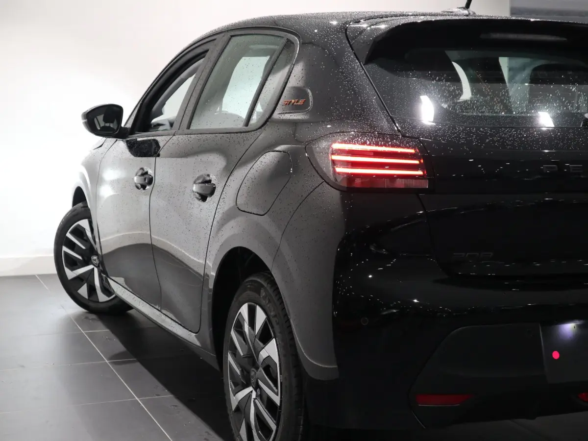 Active - NAVI - APPLE CARPLAY/ANDROID AUTO - PARKEERSENSOREN