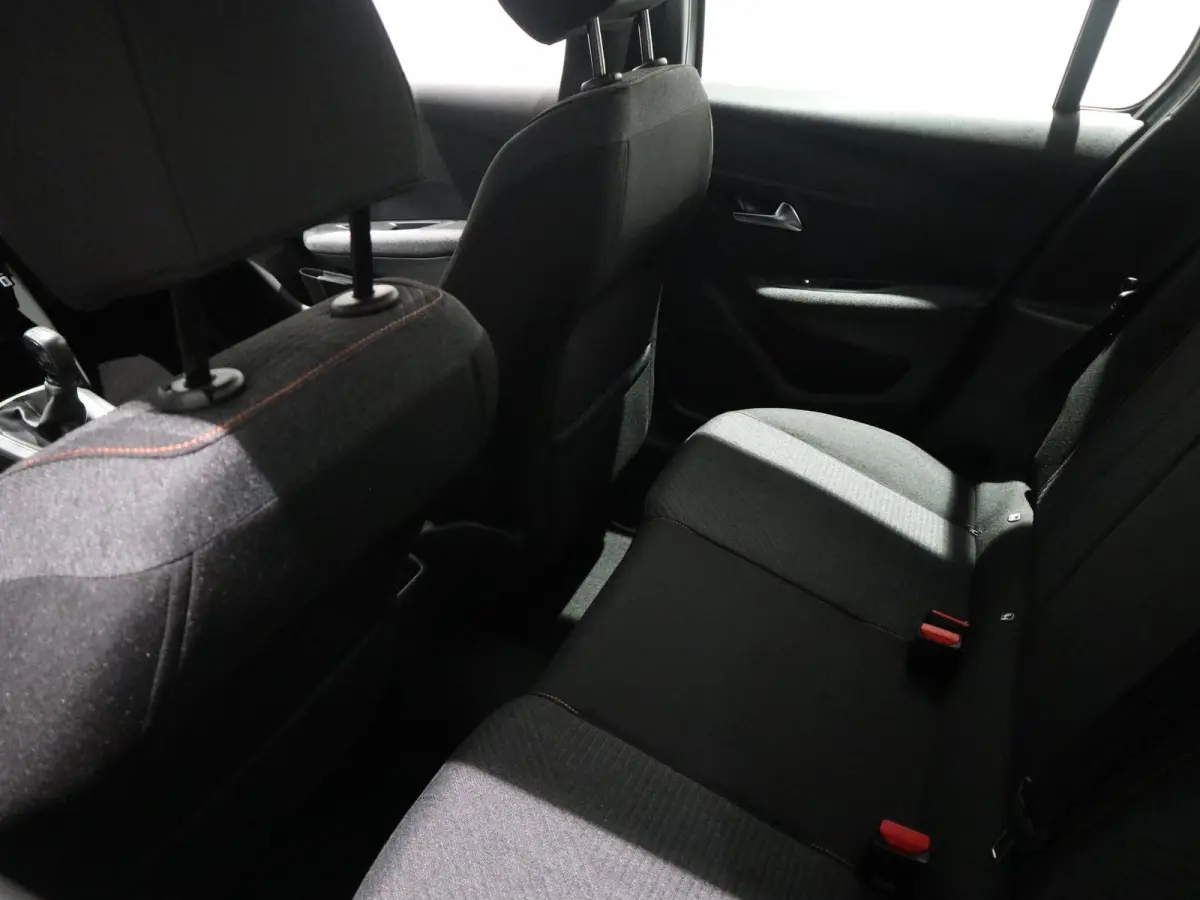 Active - NAVI - APPLE CARPLAY/ANDROID AUTO - PARKEERSENSOREN