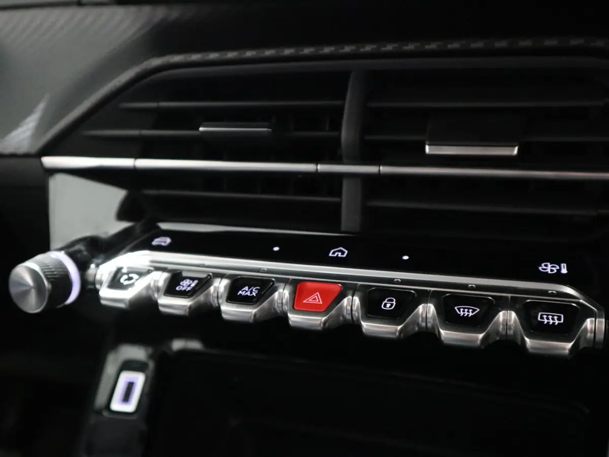 Active - NAVI - APPLE CARPLAY/ANDROID AUTO - PARKEERSENSOREN