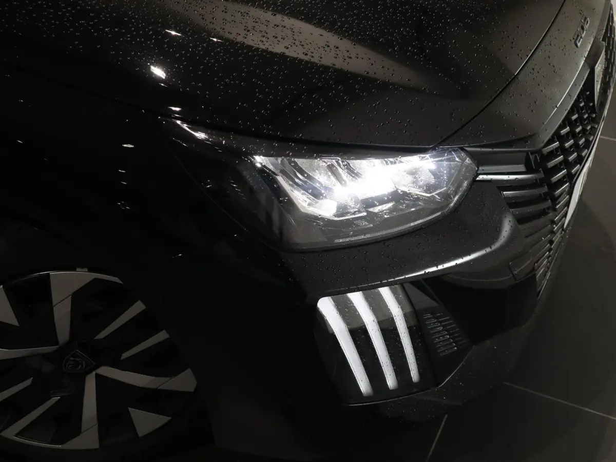 Active - NAVI - APPLE CARPLAY/ANDROID AUTO - PARKEERSENSOREN