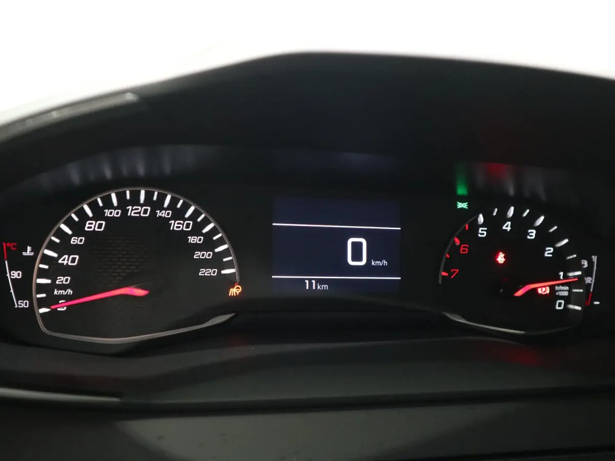 Active - NAVI - APPLE CARPLAY/ANDROID AUTO - PARKEERSENSOREN