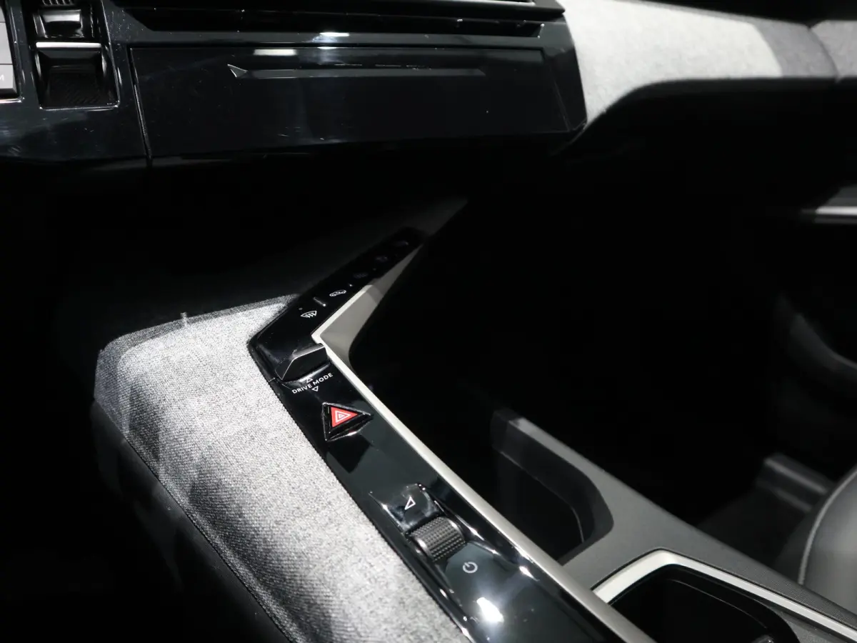 Hybrid 145 Allure 7 ZITS - WEINIG KILOMETERS - AUTOMAAT