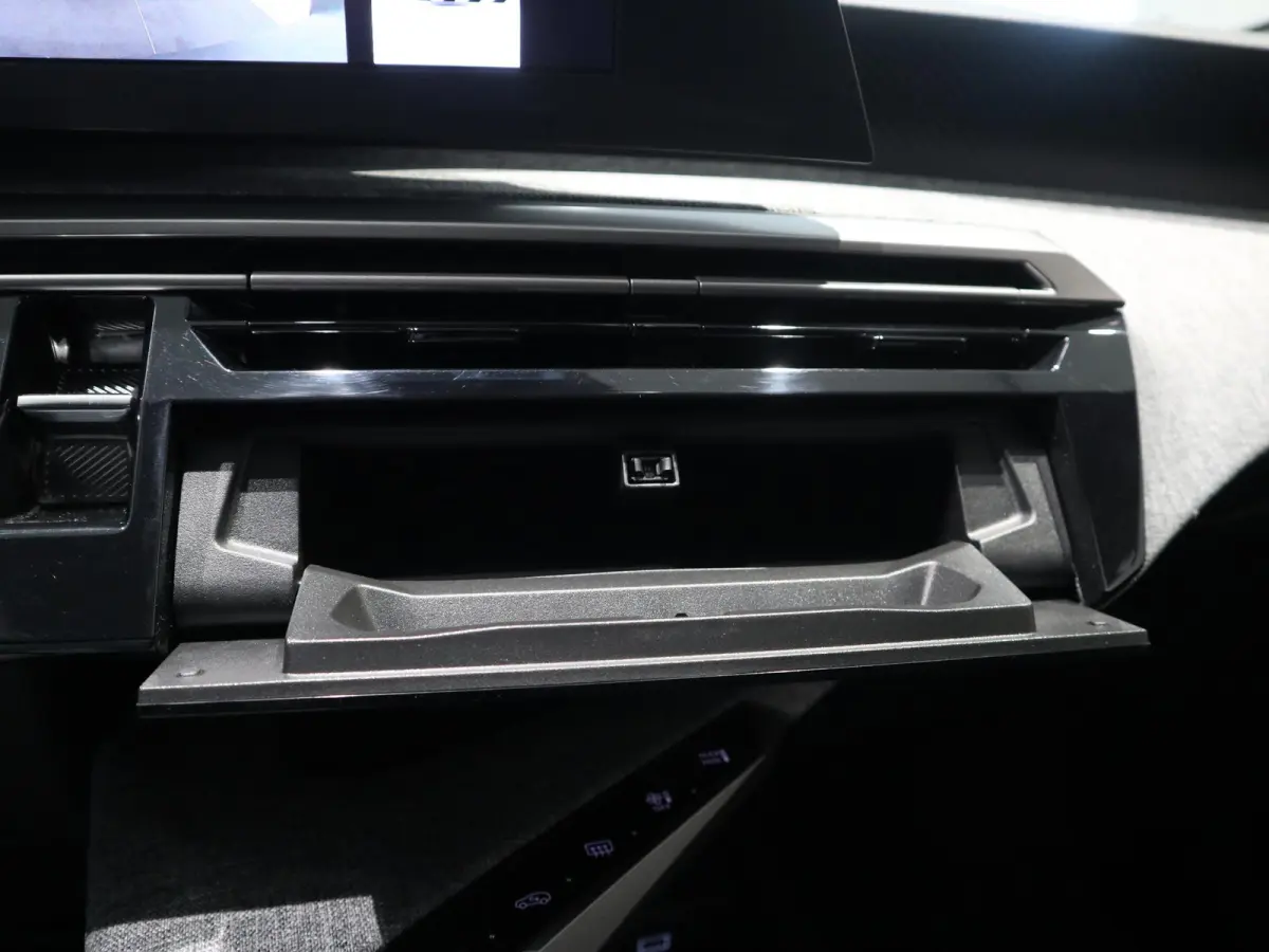 Hybrid 145 Allure 7 ZITS - WEINIG KILOMETERS - AUTOMAAT