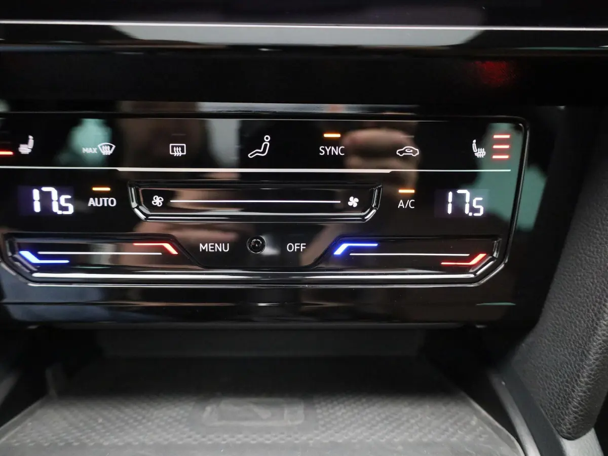 1.5 TSI OPF DSG7 Elegance Business | PANORAMADAK | 360 CAMERA | STOELVERWARMING | STOELVERWARMING ACHTER | STUURWIELVERWARMING | ELEKTRISCHE KOFFERKLEP | IQ LIGHTS | LEDEREN BEKLEDING | APPL