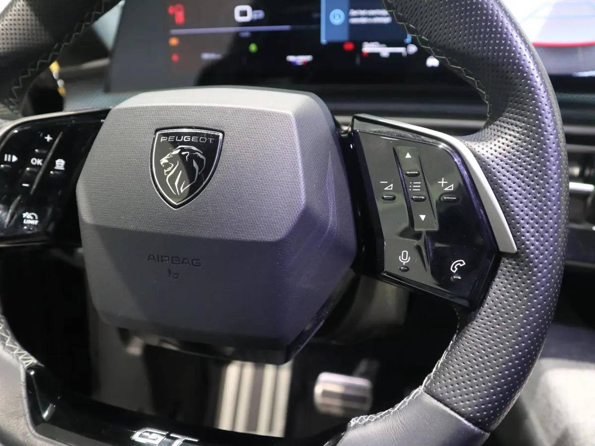 1.2 Hybrid 145 GT 7p STOEL- EN STUURVERWARMING - NAVIGATIE - WEINIG KILOMETERS!