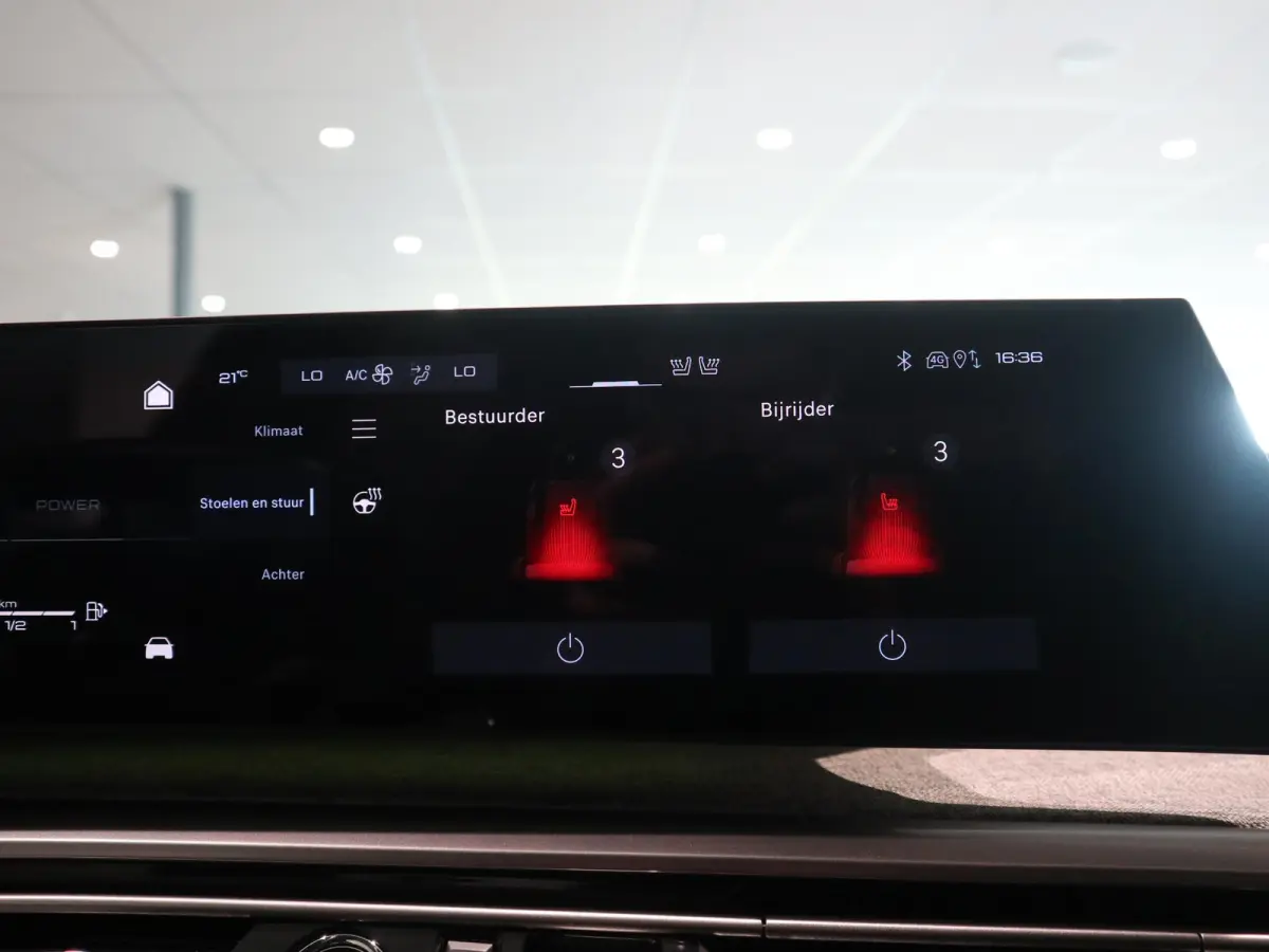 1.2 Hybrid 145 GT 7p STOEL- EN STUURVERWARMING - NAVIGATIE - WEINIG KILOMETERS!