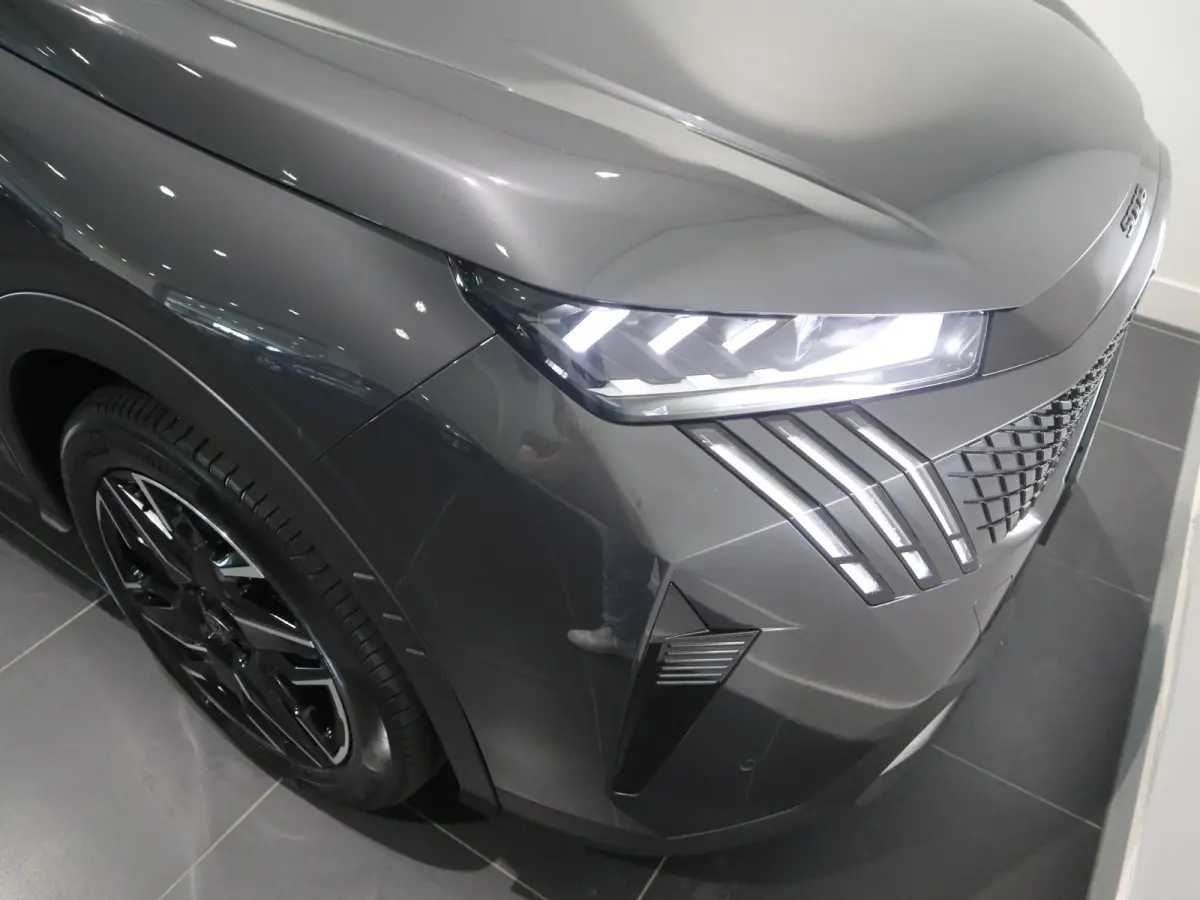 1.2 Hybrid 145 GT 7p STOEL- EN STUURVERWARMING - NAVIGATIE - WEINIG KILOMETERS!