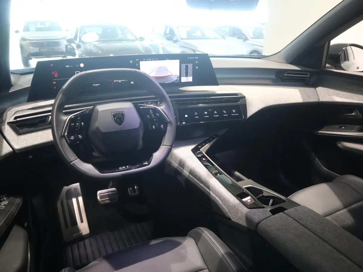 1.2 Hybrid 145 GT 7p STOEL- EN STUURVERWARMING - NAVIGATIE - WEINIG KILOMETERS!