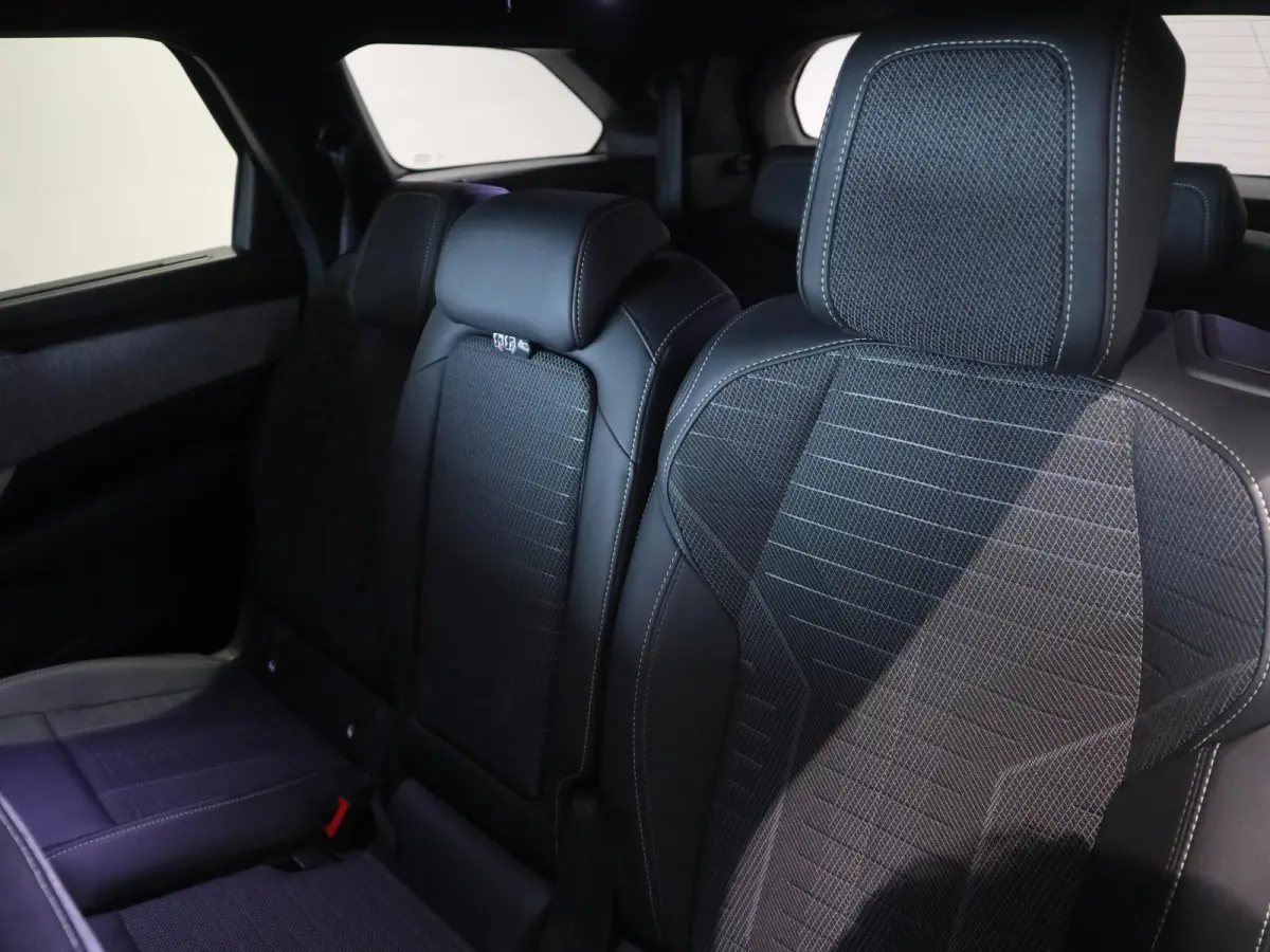 1.2 Hybrid 145 GT 7p STOEL- EN STUURVERWARMING - NAVIGATIE - WEINIG KILOMETERS!
