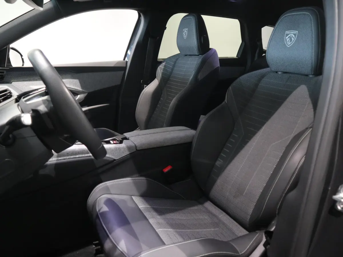 1.2 Hybrid 145 GT 7p STOEL- EN STUURVERWARMING - NAVIGATIE - WEINIG KILOMETERS!