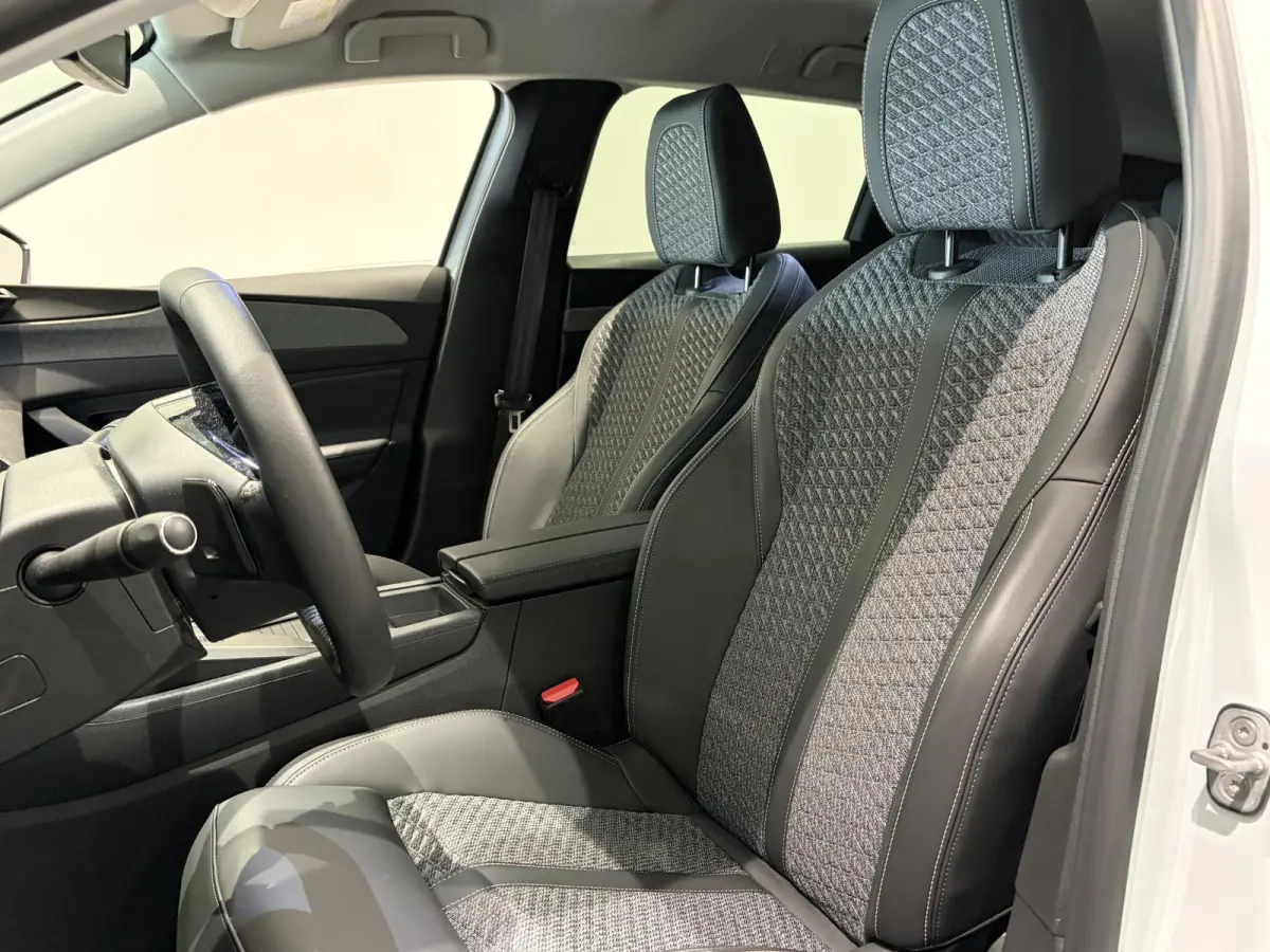 1.6 Plug-in Hybrid 195 Allure NAVIGATIE - 360 GRADEN CAMERA -  CRUISECONTROL