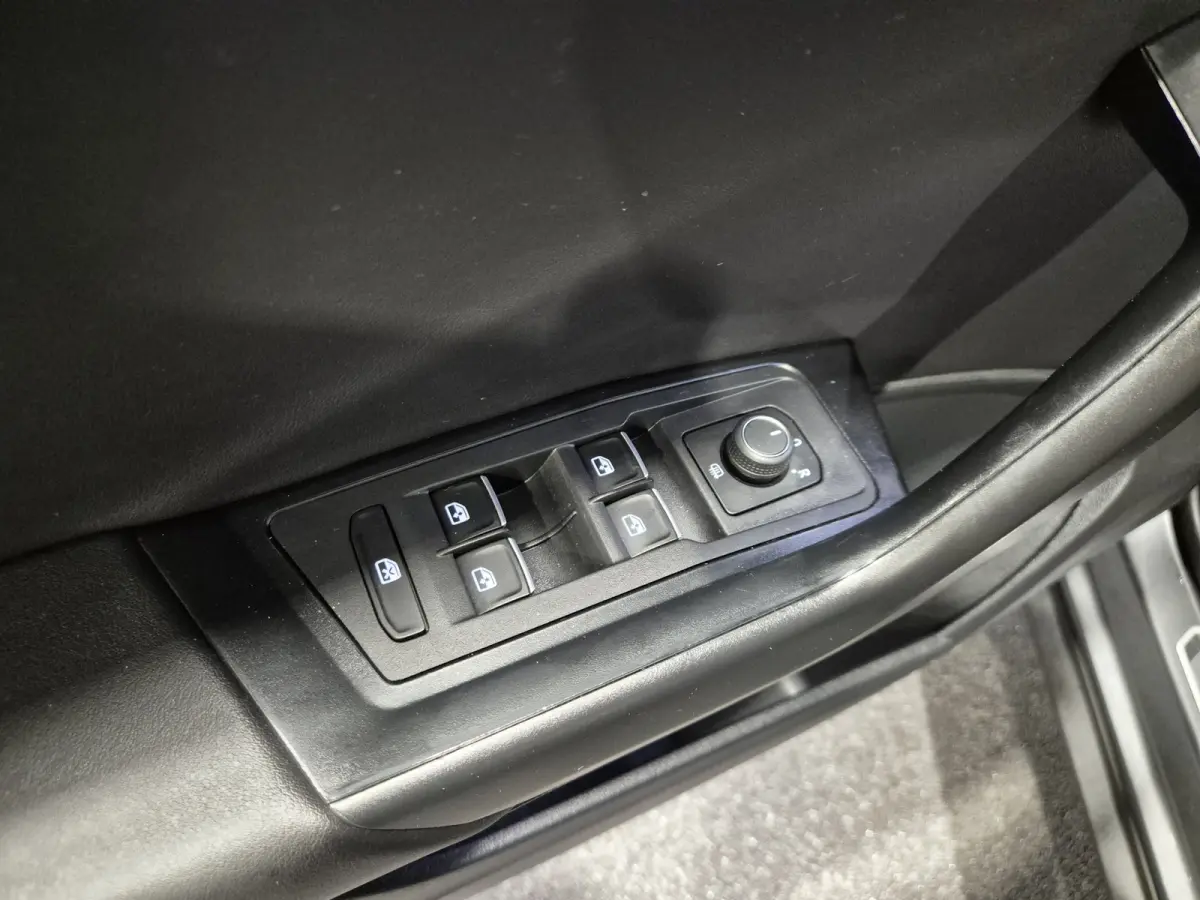 1.5 TSI Sport Business R Panorama | Camera | LED | Trekhaak | Zeer nette auto