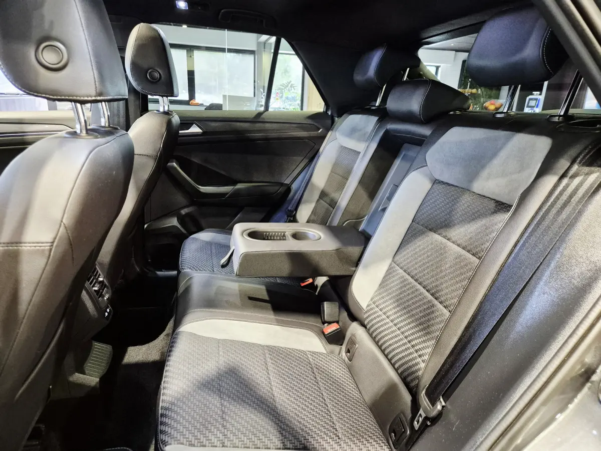 1.5 TSI Sport Business R Panorama | Camera | LED | Trekhaak | Zeer nette auto