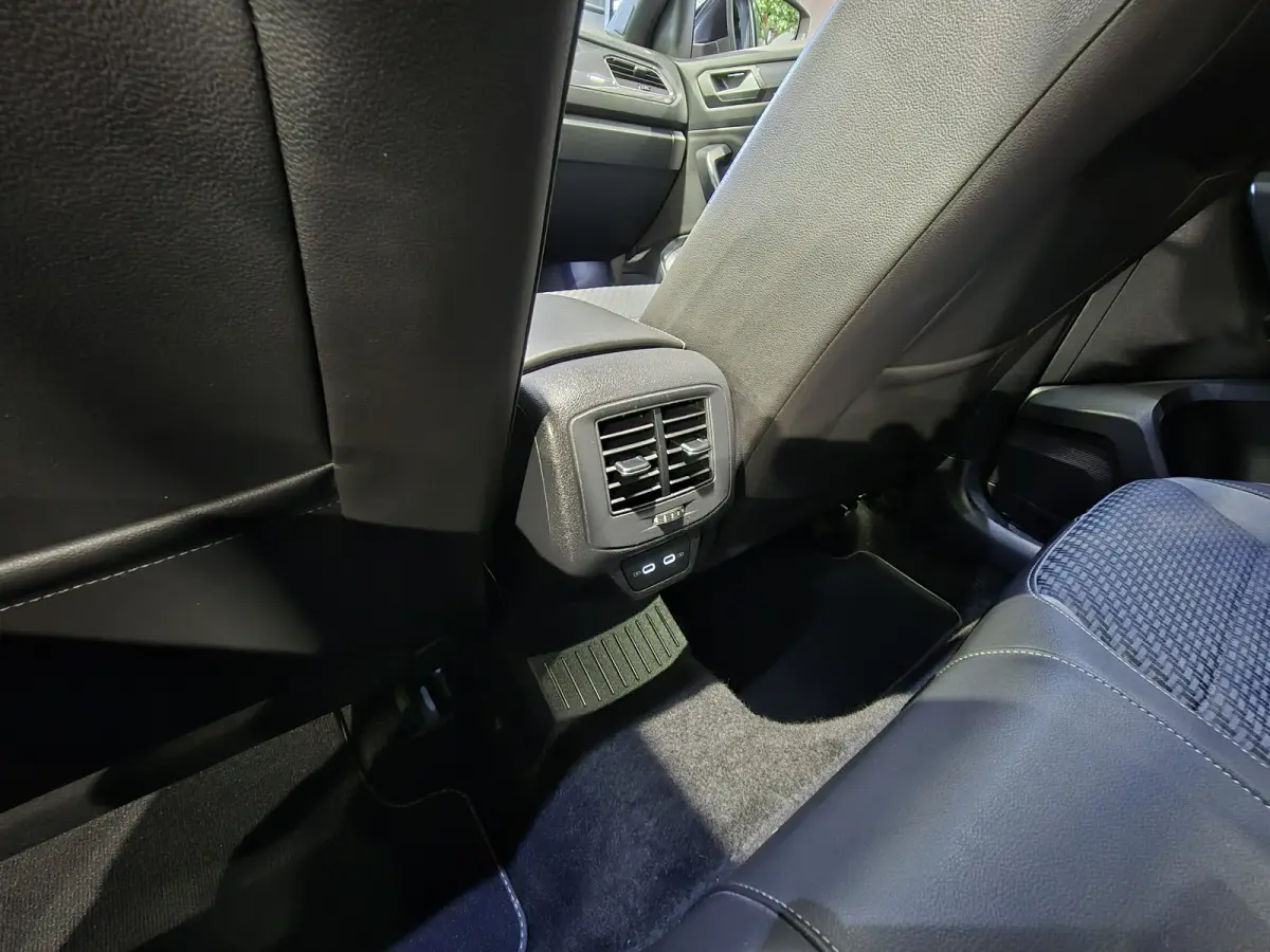 1.5 TSI Sport Business R Panorama | Camera | LED | Trekhaak | Zeer nette auto