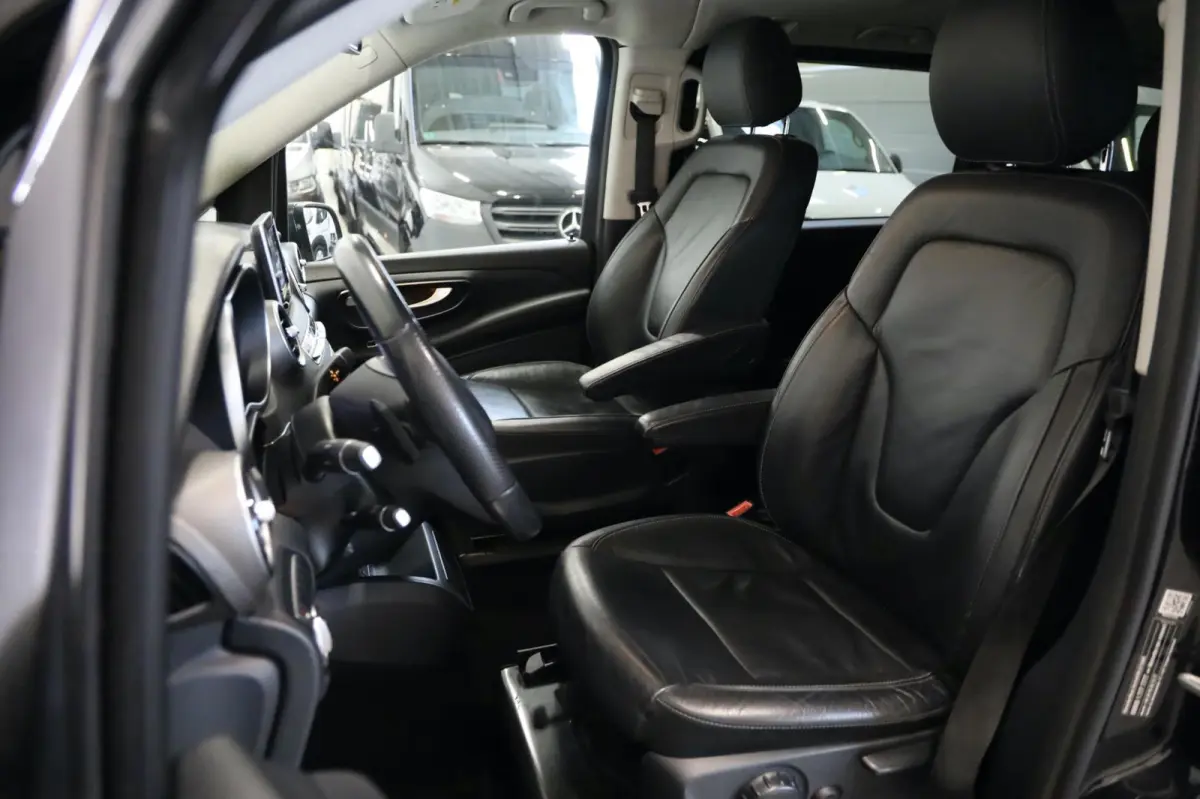 V250d AUT 12/2018 LANG GRIJS KENTEKEN 5 ZITS LEDER FULL LED LANE ASSIST INRUIL MOG LEASE V/A €144,- p.m.