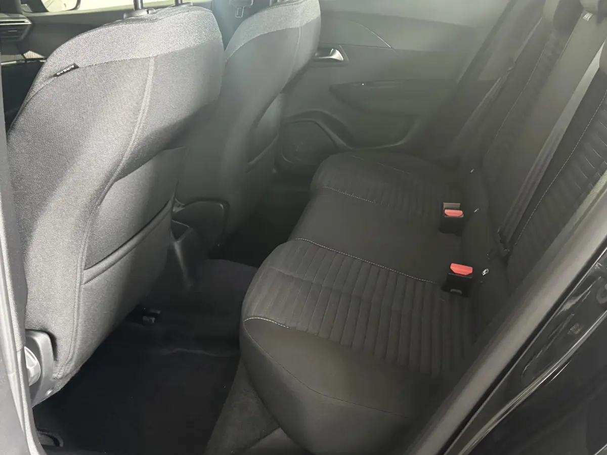 Active | ACTIE | Apple Carplay | Cruise Control | Camera |