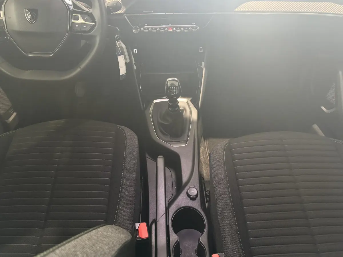 Active | ACTIE | Apple Carplay | Cruise Control | Camera |