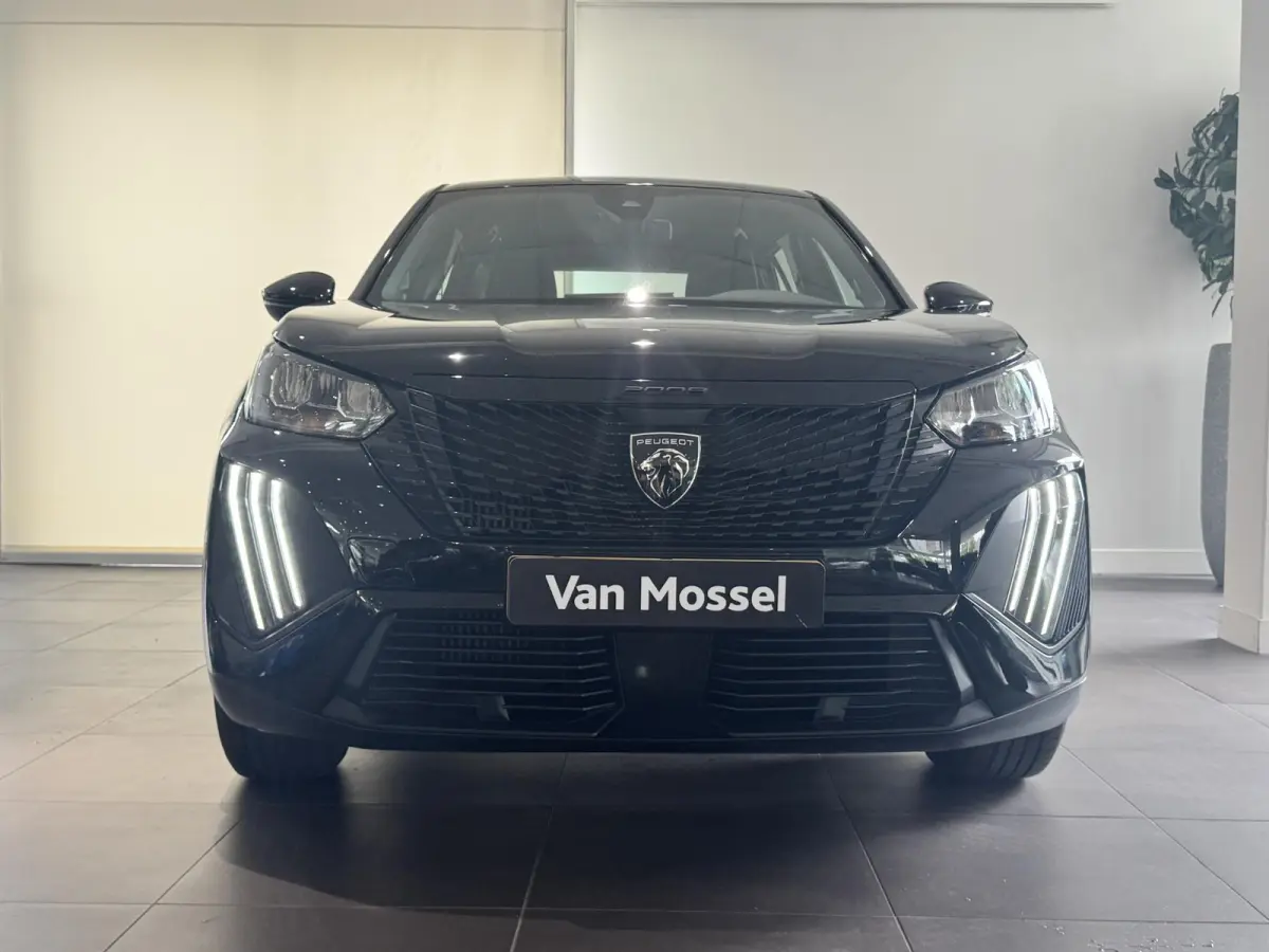 Active | ACTIE | Apple Carplay | Cruise Control | Camera |