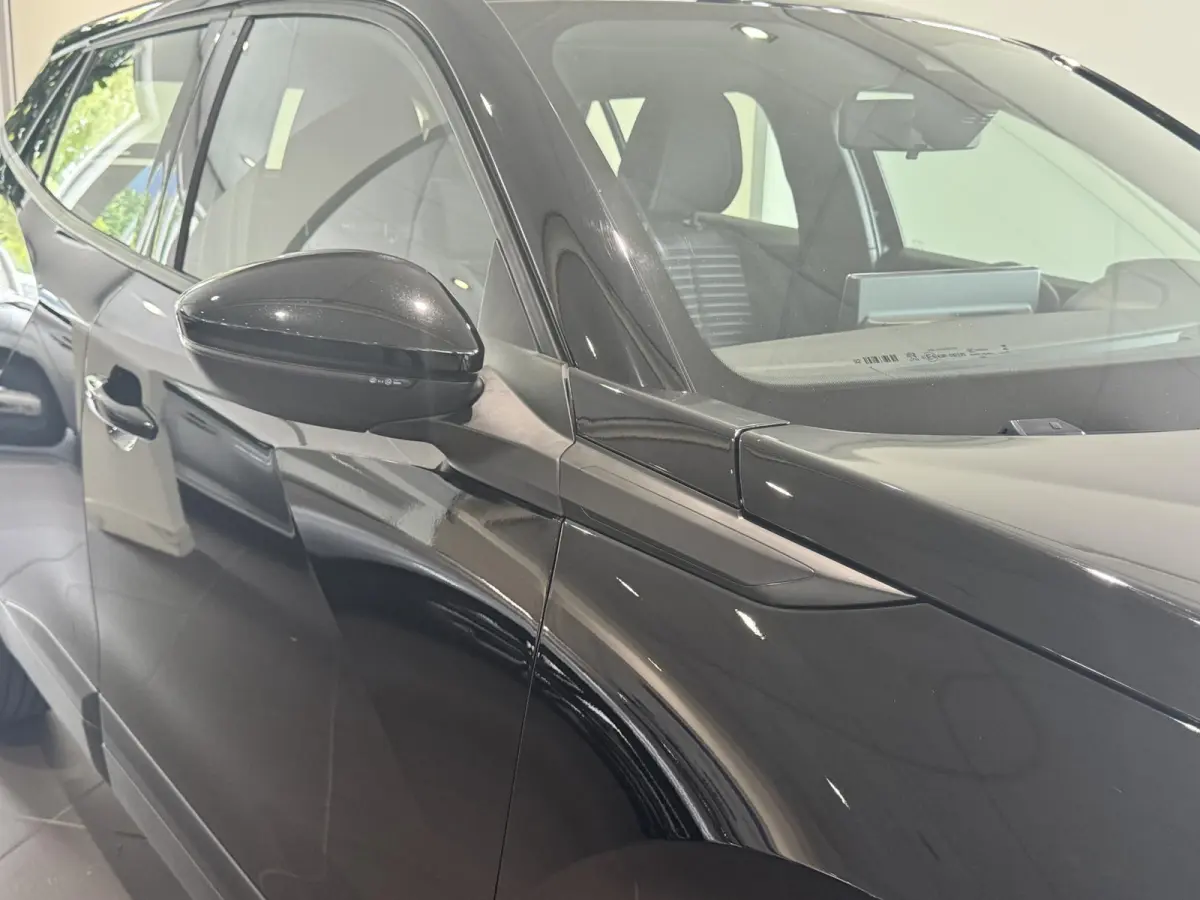 Active | ACTIE | Apple Carplay | Cruise Control | Camera |