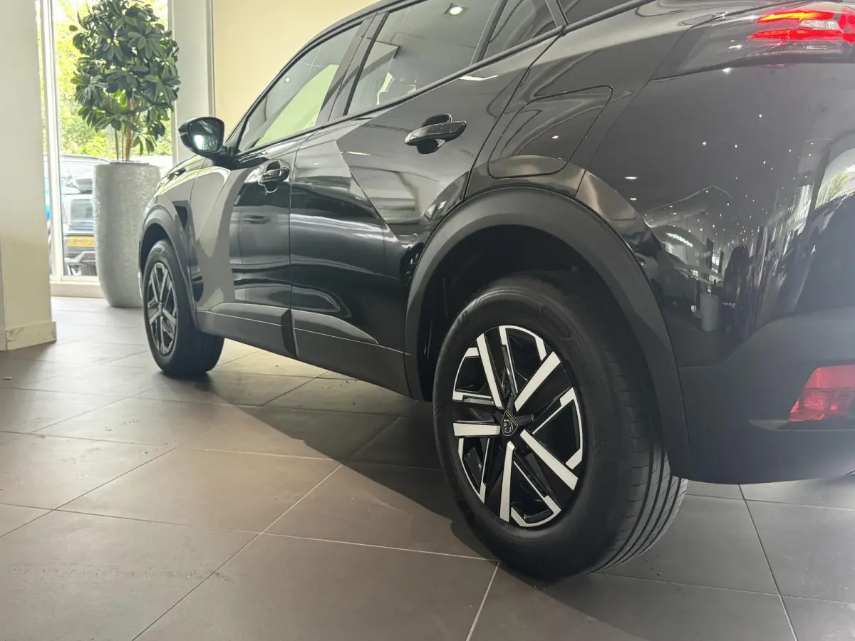 Active | ACTIE | Apple Carplay | Cruise Control | Camera |