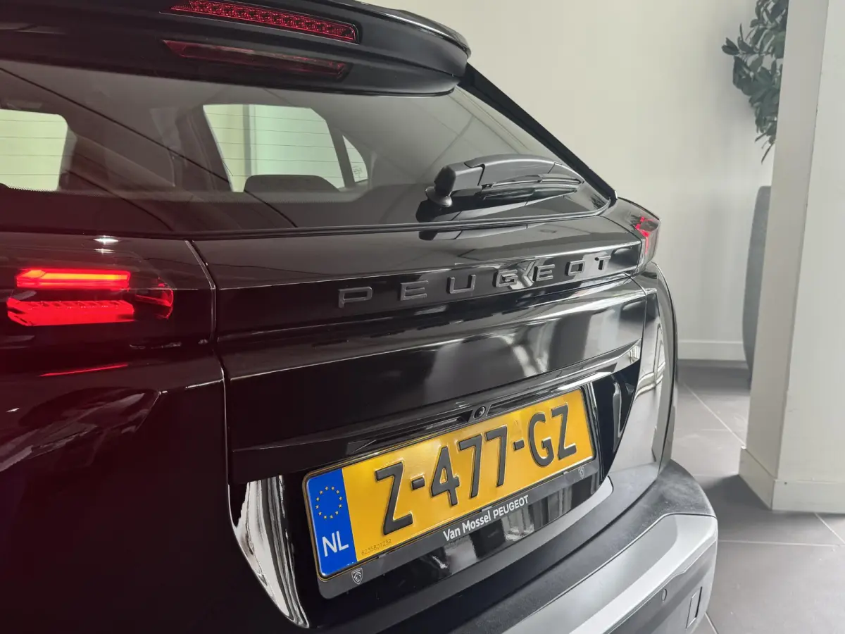 Active | ACTIE | Apple Carplay | Cruise Control | Camera |