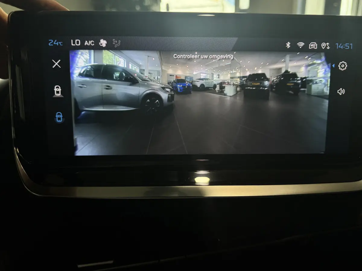 Active | ACTIE | Apple Carplay | Cruise Control | Camera |