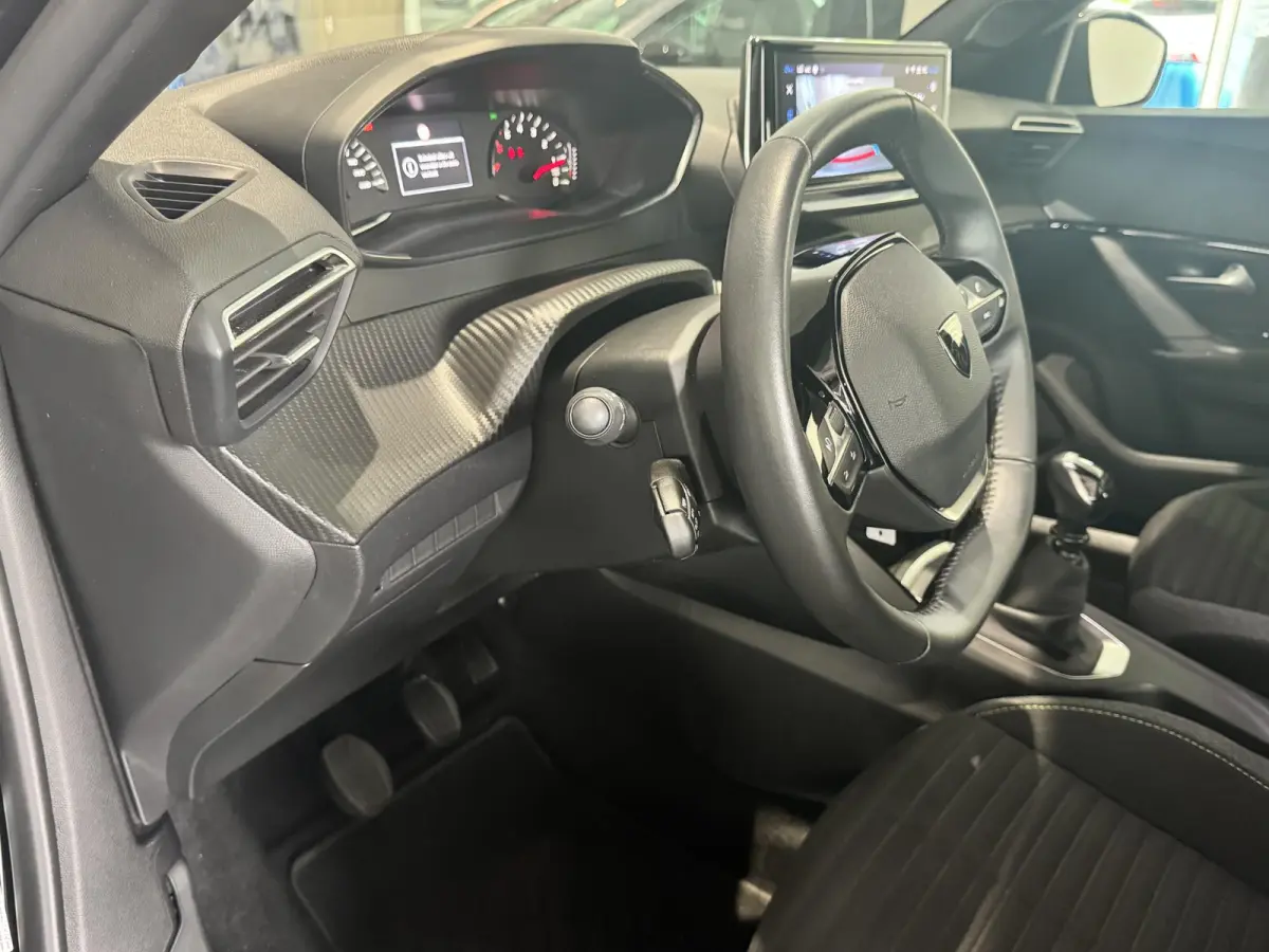 Active | ACTIE | Apple Carplay | Cruise Control | Camera |