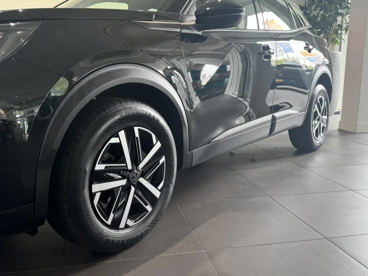 Active | ACTIE | Apple Carplay | Cruise Control | Camera |