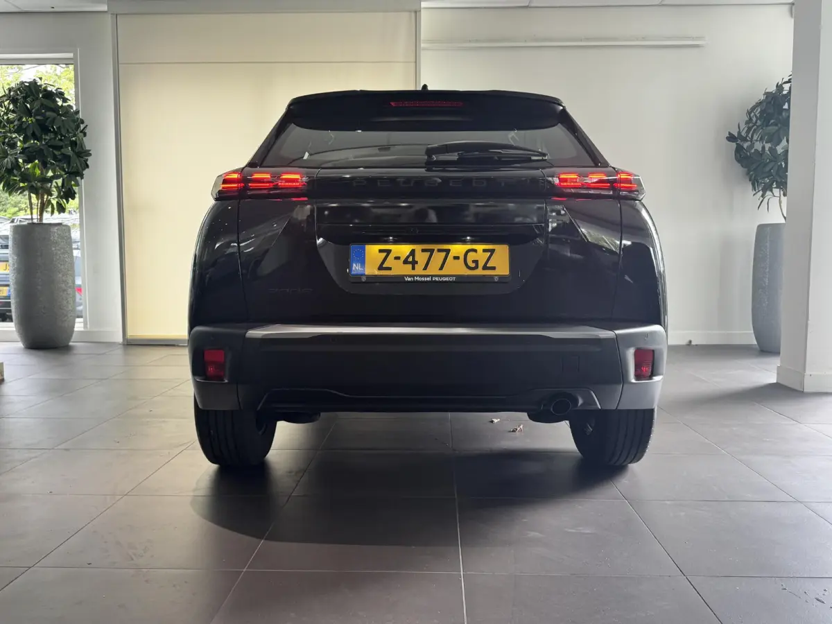 Active | ACTIE | Apple Carplay | Cruise Control | Camera |