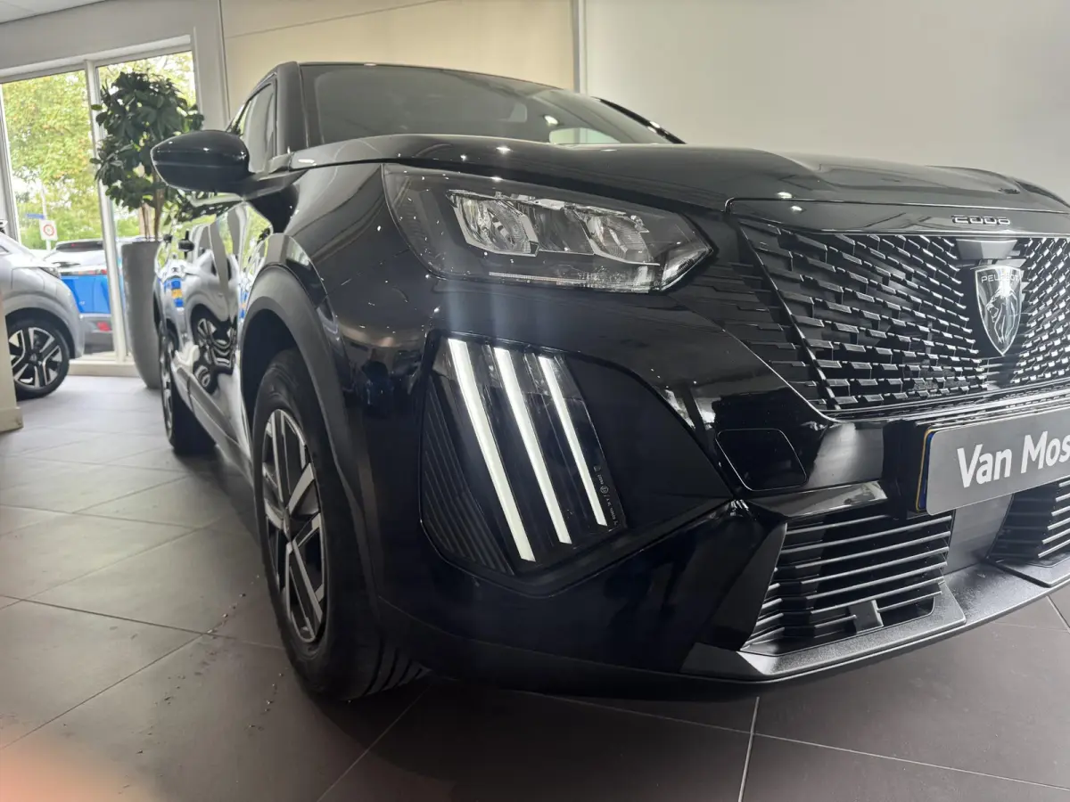Active | ACTIE | Apple Carplay | Cruise Control | Camera |