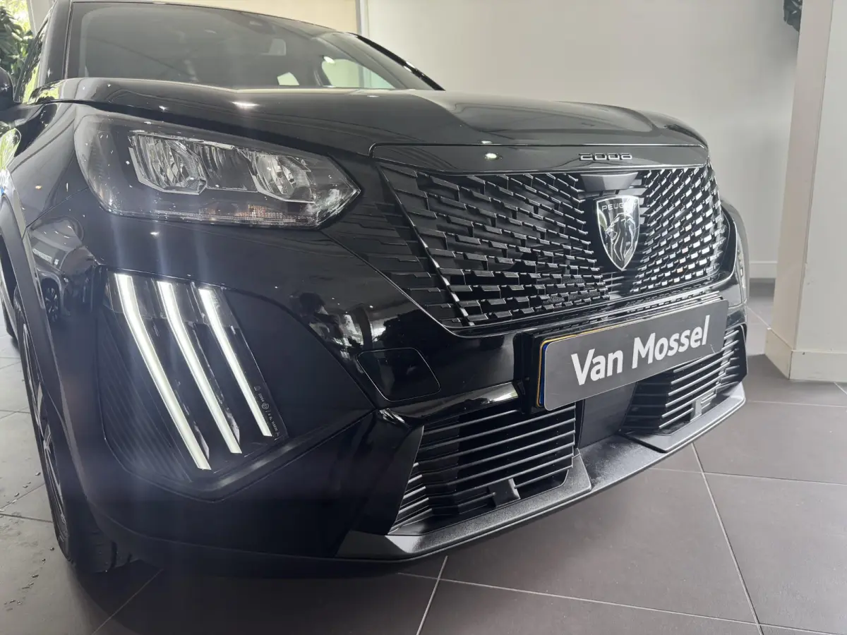 Active | ACTIE | Apple Carplay | Cruise Control | Camera |