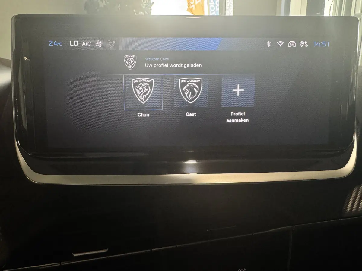 Active | ACTIE | Apple Carplay | Cruise Control | Camera |