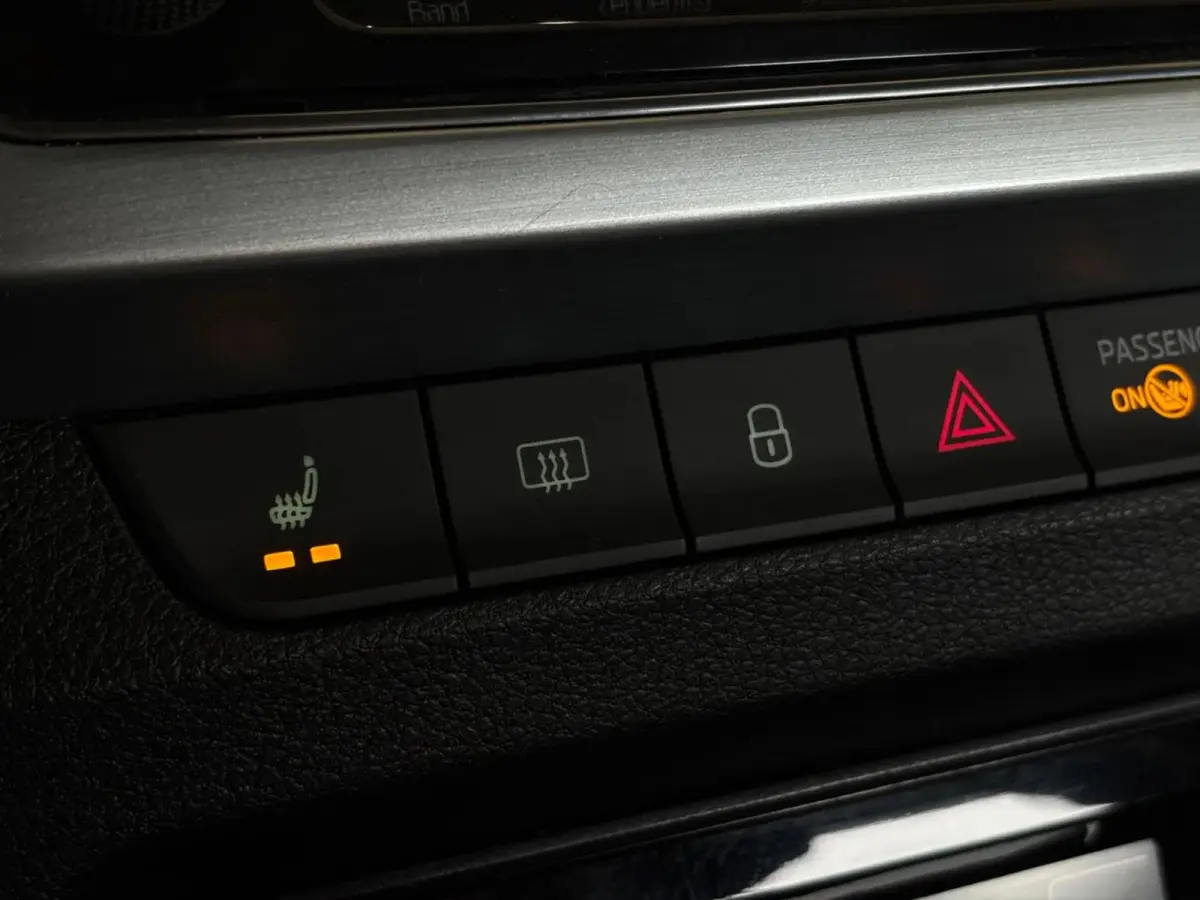 1.0 TSI Drive(Goed OndH, StoelV, Parkeersensoren, Trekhaak, DAB-Tuner, Carplay(voorbereid), Climate Con, Etc)