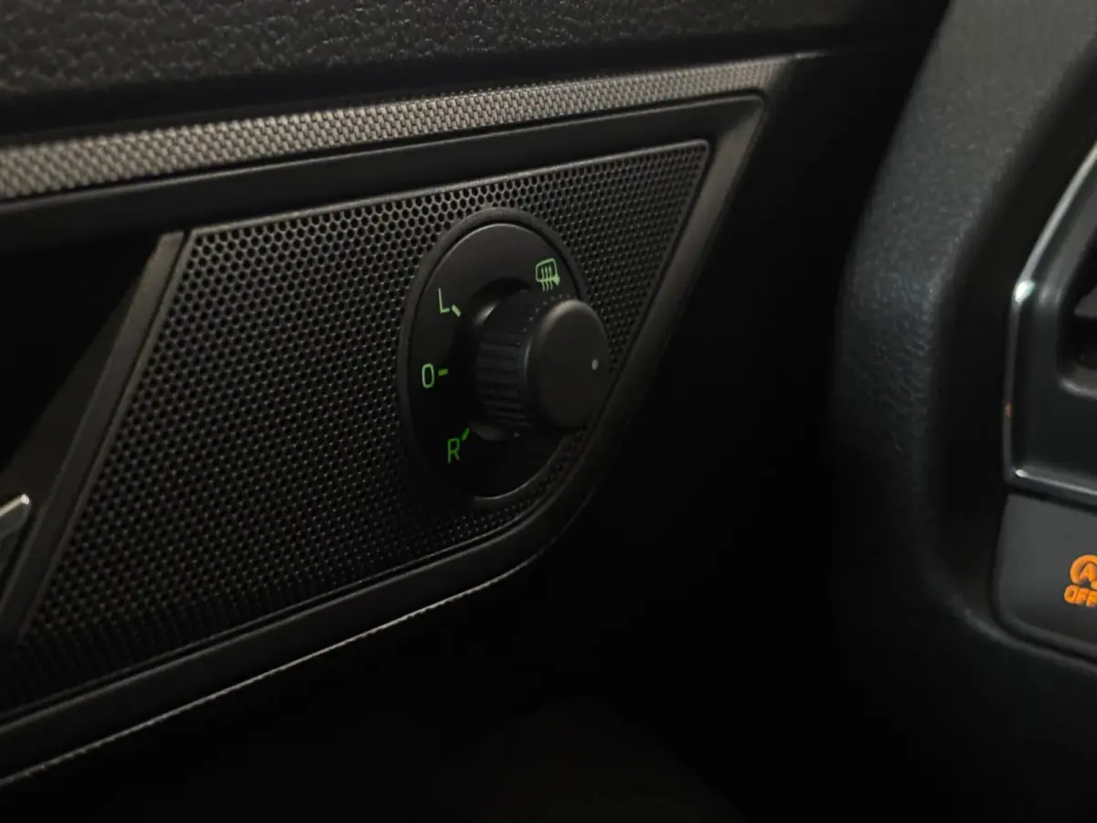 1.0 TSI Drive(Goed OndH, StoelV, Parkeersensoren, Trekhaak, DAB-Tuner, Carplay(voorbereid), Climate Con, Etc)