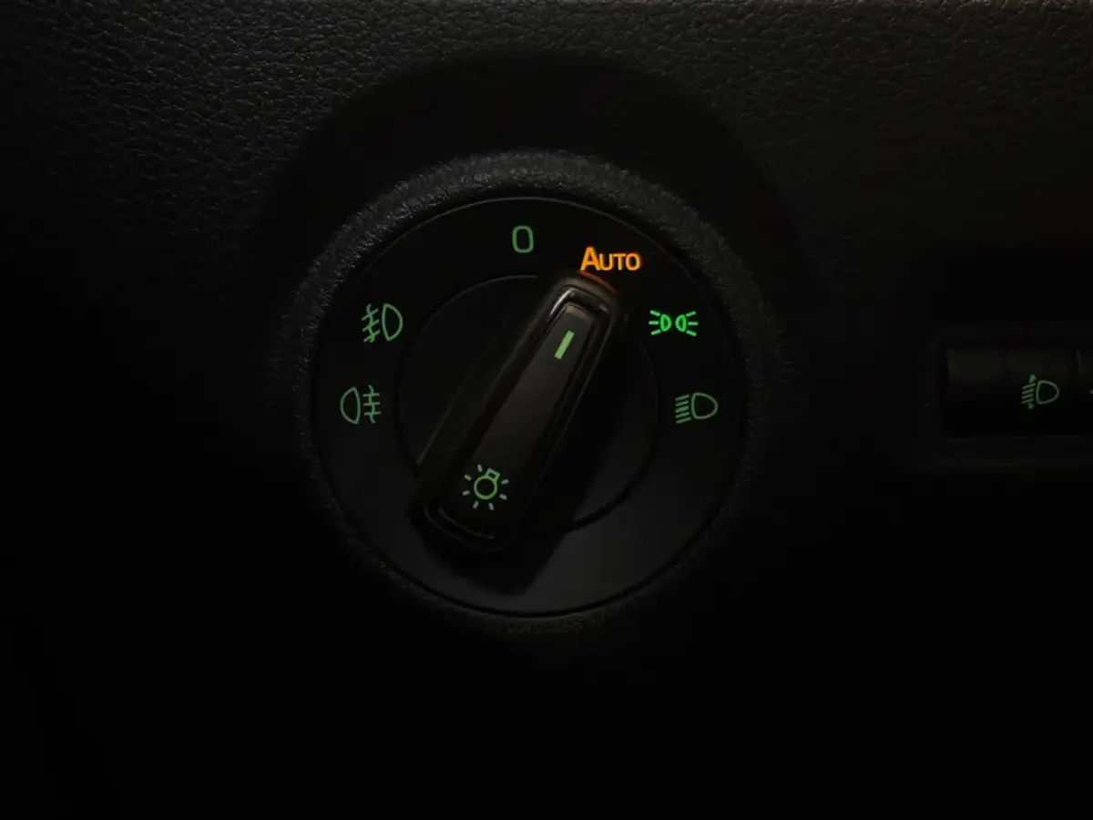 1.0 TSI Drive(Goed OndH, StoelV, Parkeersensoren, Trekhaak, DAB-Tuner, Carplay(voorbereid), Climate Con, Etc)