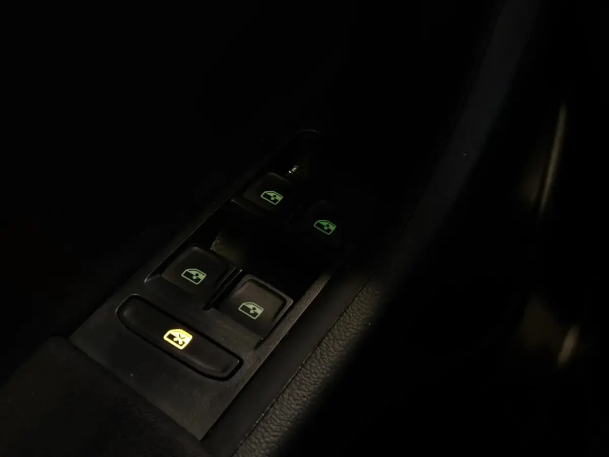 1.0 TSI Drive(Goed OndH, StoelV, Parkeersensoren, Trekhaak, DAB-Tuner, Carplay(voorbereid), Climate Con, Etc)
