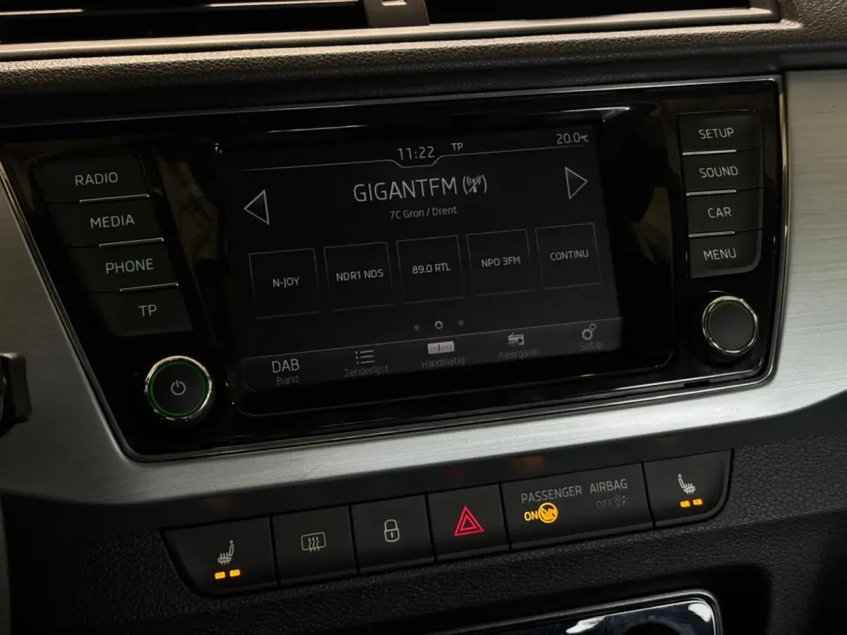 1.0 TSI Drive(Goed OndH, StoelV, Parkeersensoren, Trekhaak, DAB-Tuner, Carplay(voorbereid), Climate Con, Etc)