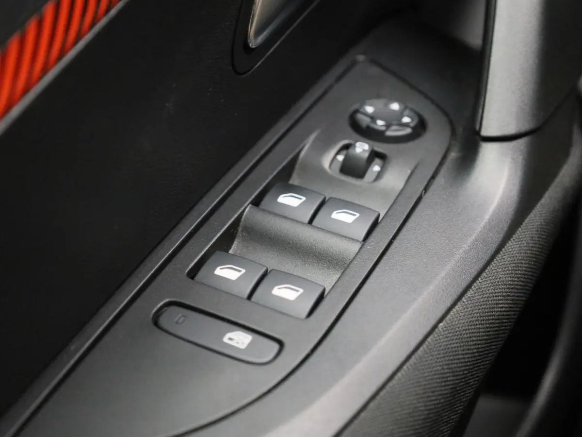 1.2 PureTech Active Pack