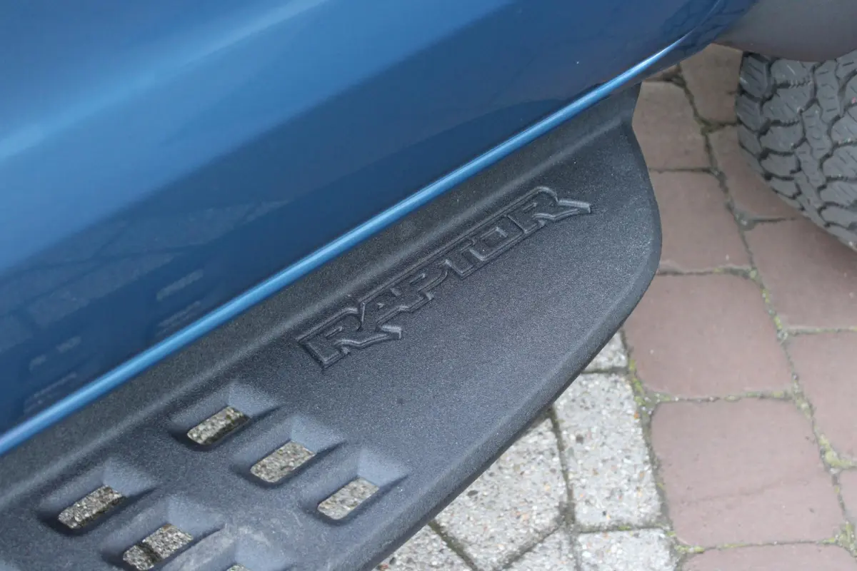 RAPTOR 2.0 214PK AUTOMAAT | 2500KG TREKGEWICHT | TREKHAAK | "DYNO GREY" LICHTMETALEN VELGEN | 8-WEG ELEKTRISCH VERSTELBARE VOORSTOELEN | ALL TERRAIN BANDEN | FORD PERFORMANCE OPHANGING | ZWA