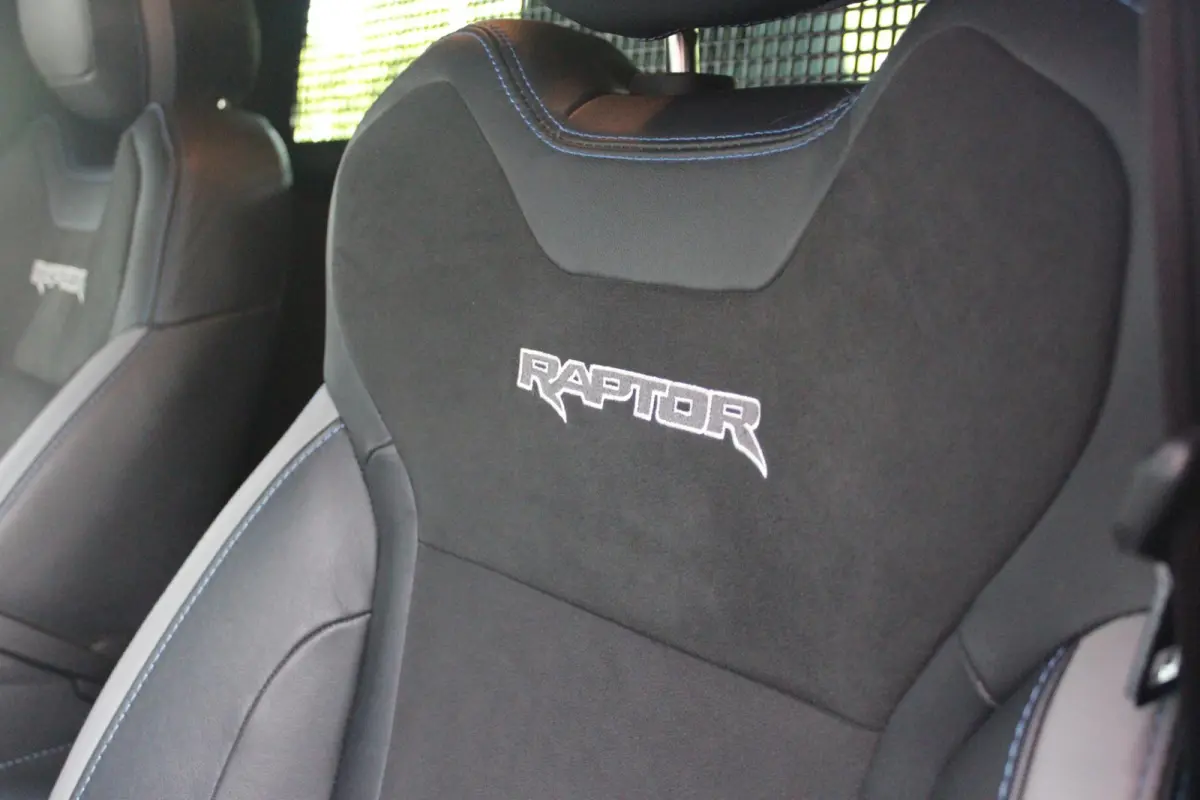 RAPTOR 2.0 214PK AUTOMAAT | 2500KG TREKGEWICHT | TREKHAAK | "DYNO GREY" LICHTMETALEN VELGEN | 8-WEG ELEKTRISCH VERSTELBARE VOORSTOELEN | ALL TERRAIN BANDEN | FORD PERFORMANCE OPHANGING | ZWA