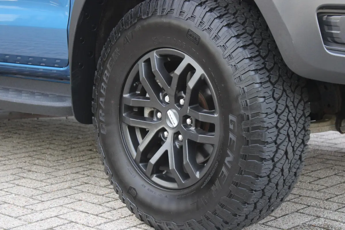 RAPTOR 2.0 214PK AUTOMAAT | 2500KG TREKGEWICHT | TREKHAAK | "DYNO GREY" LICHTMETALEN VELGEN | 8-WEG ELEKTRISCH VERSTELBARE VOORSTOELEN | ALL TERRAIN BANDEN | FORD PERFORMANCE OPHANGING | ZWA