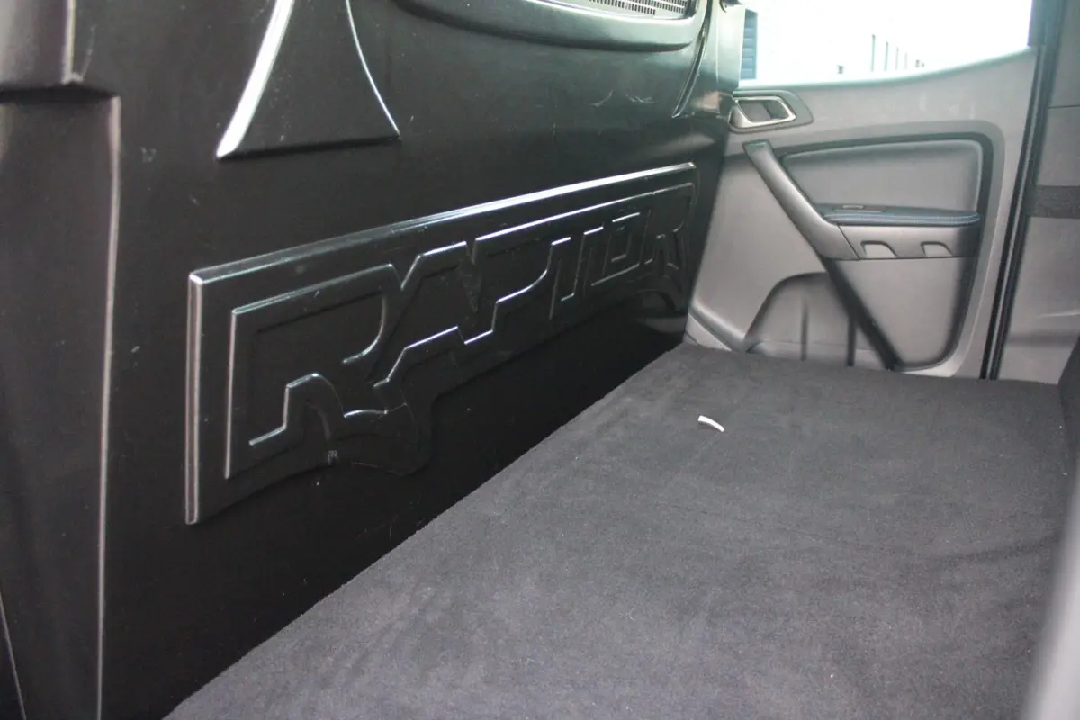 RAPTOR 2.0 214PK AUTOMAAT | 2500KG TREKGEWICHT | TREKHAAK | "DYNO GREY" LICHTMETALEN VELGEN | 8-WEG ELEKTRISCH VERSTELBARE VOORSTOELEN | ALL TERRAIN BANDEN | FORD PERFORMANCE OPHANGING | ZWA