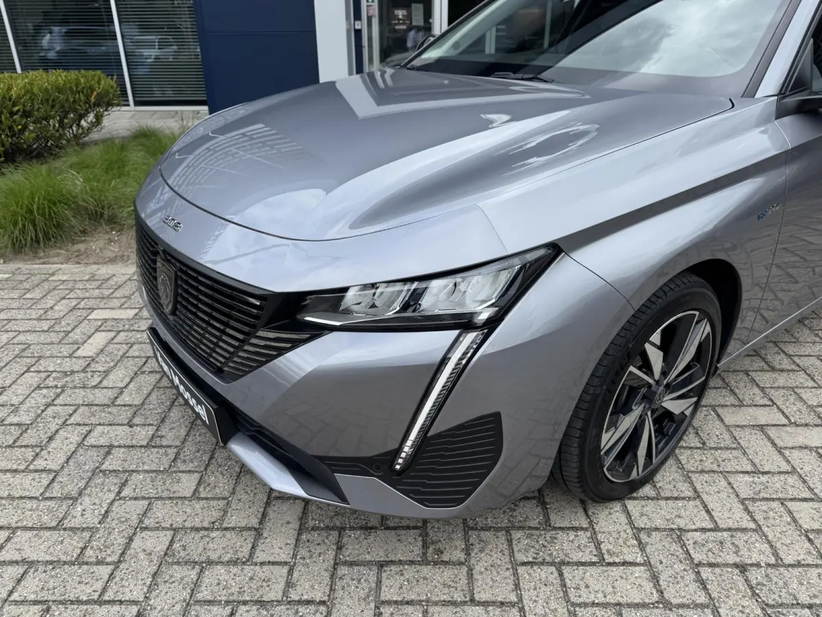 1.6 Plug-in Hybrid 180 Allure