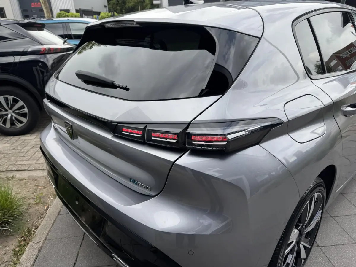 1.6 Plug-in Hybrid 180 Allure