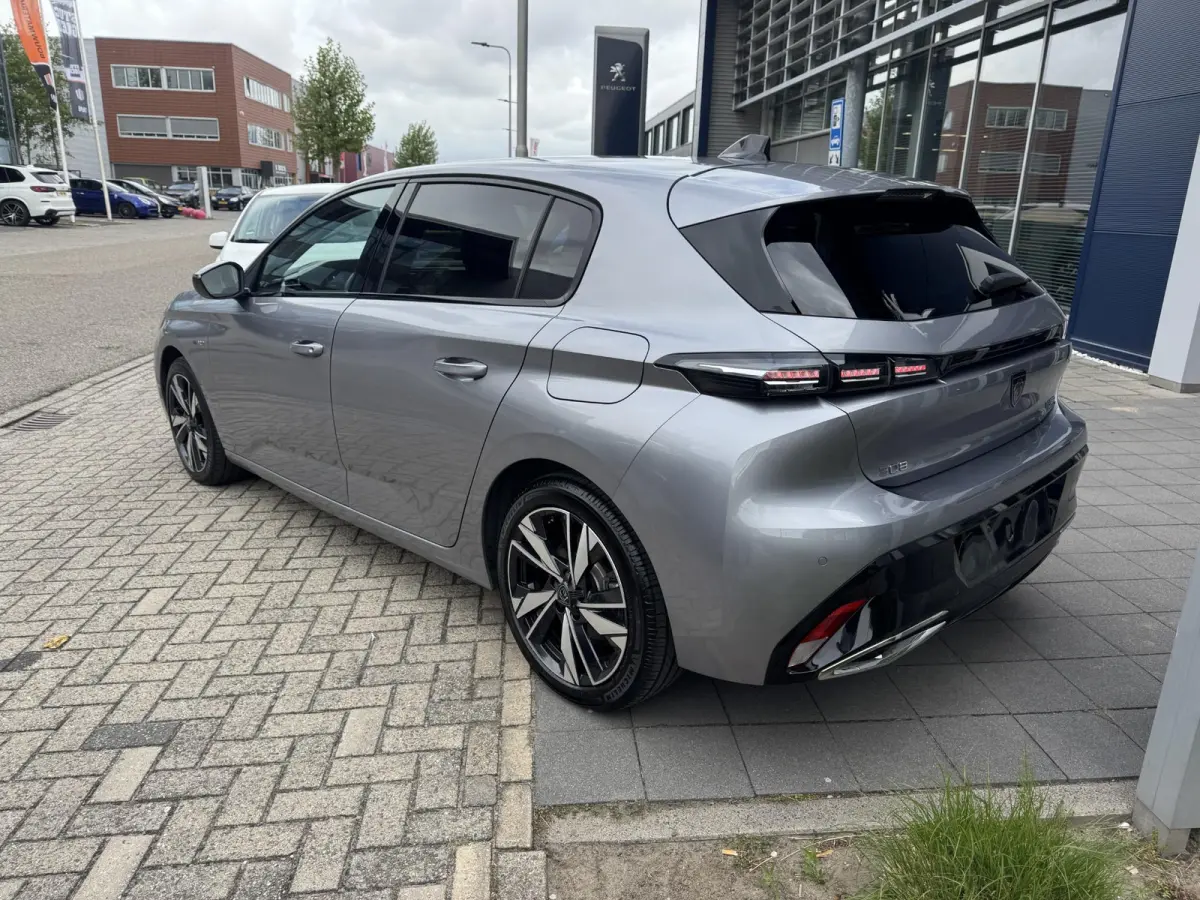 1.6 Plug-in Hybrid 180 Allure